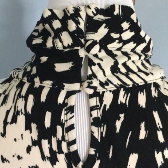 🆕 Michael Kors | Black/White Halter Top size M - Picture 5 of 8